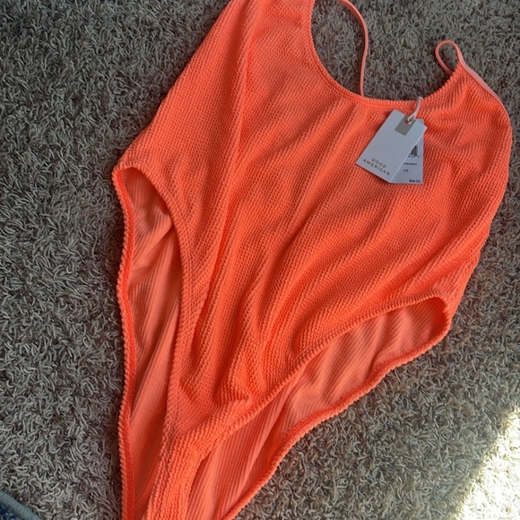 GOOD AMERICAN Always Fits One-piece
Swimsuit in orange cream - Picture 2 of 2